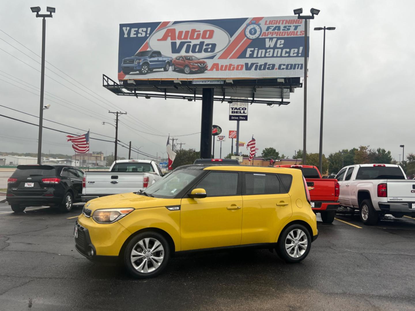 2014 YELLOW Kia Soul + (KNDJP3A5XE7) with an 2.0L L4 DOHC 16V engine, 6-Speed Automatic transmission, located at 420 I-35E, Lancaster, TX, 75146, (469) 297-4144, 32.593929, -96.823685 - Photo#0